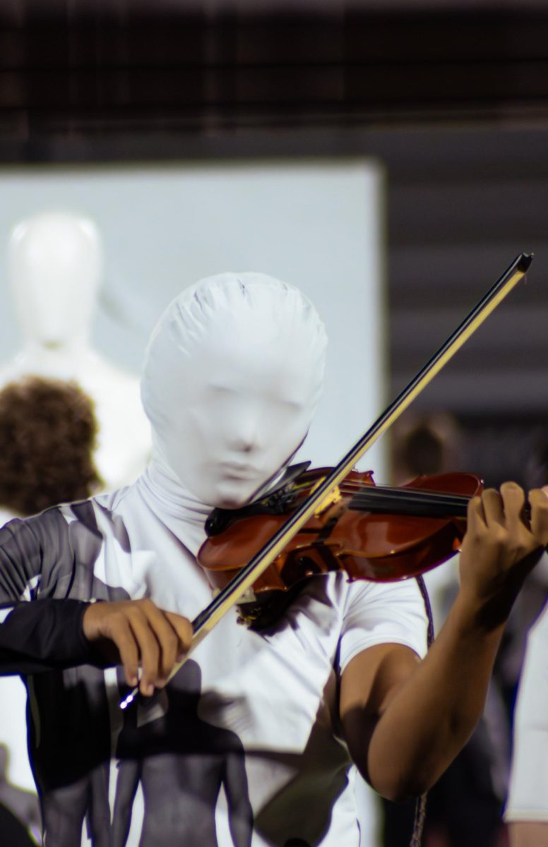 The final movement features a violin solo as all the members of the marching band return to their original positions, transforming back into stationary mannequins.